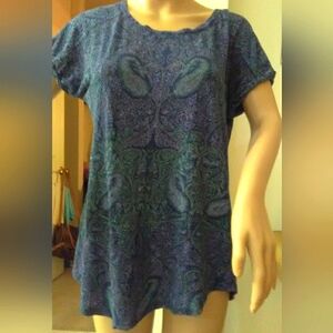 LUCKY BRAND SUPER SOFT & LIGHT TOP W/ PAISLEY DESIGNS BLUE/ PURPLE BACK SLIT MED
